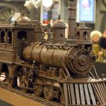 Rekor Dunia Baru: Kereta Cokelat Raksasa Karya Seniman Malta