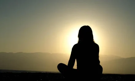Belajar Mindfulness: Cara Praktis Menenangkan Pikiran Stresmu