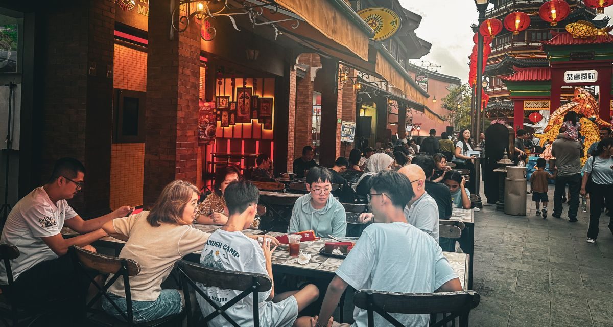 Menikmati Nuansa Chinatown Sambil Berburu Kuliner Halal