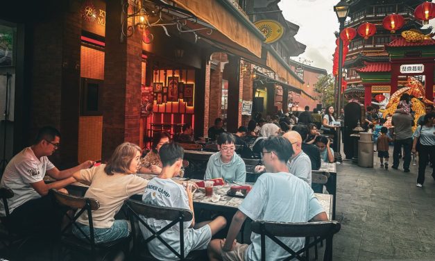 Menikmati Nuansa Chinatown Sambil Berburu Kuliner Halal
